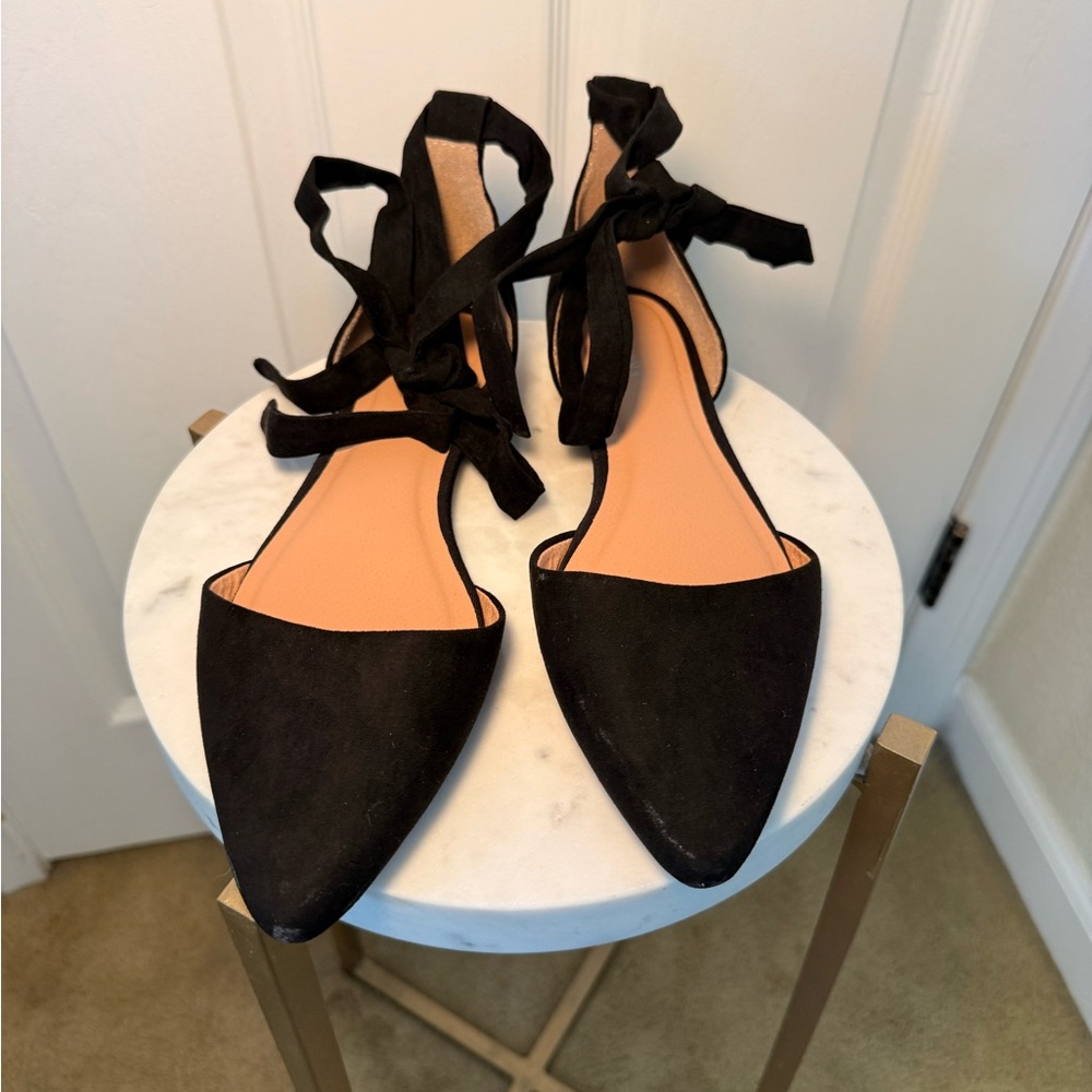 Old Navy Black Women's Flats with Ankle Tie